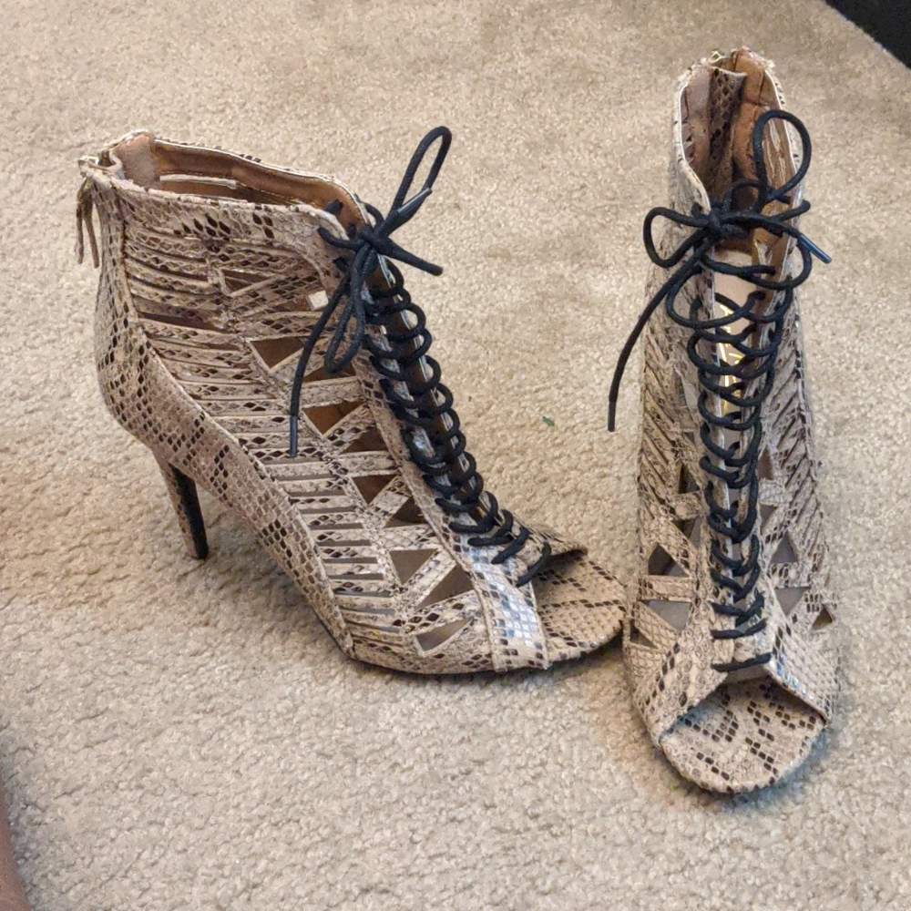 Heels - Picture 2 of 4